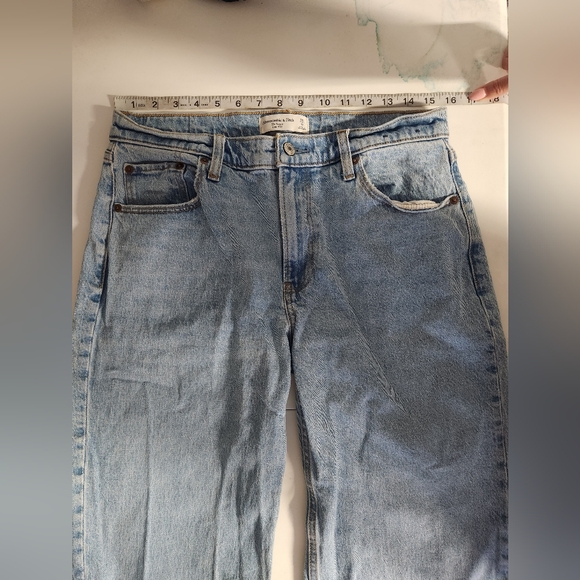 Abercrombie & Fitch Curve Love Low Rise Baggy Jeans 28 Regular Distressed Hem​ - Picture 4 of 6